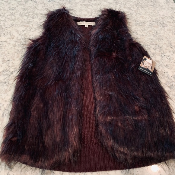 Sebby Jackets & Blazers - NWT Sebby Collection Faux Fur Vest Large